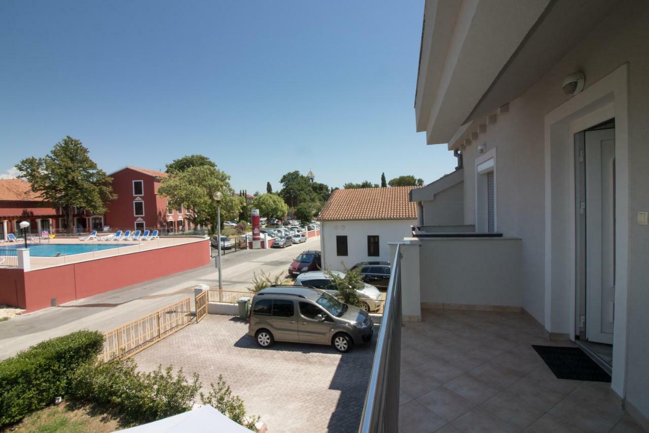 Apartments Luna Sveti Filip i Jakov Eksteriør bilde