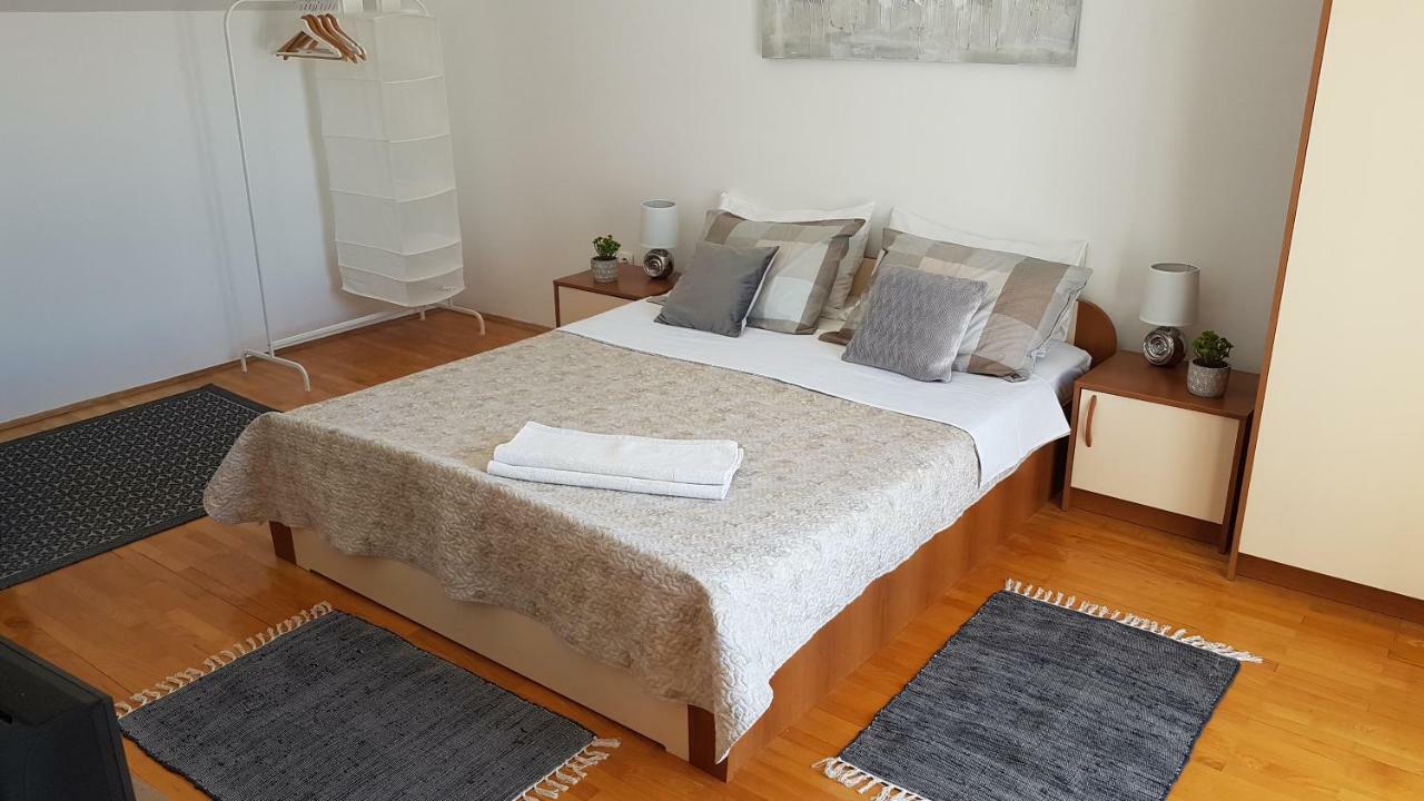 Apartments Luna Sveti Filip i Jakov Eksteriør bilde