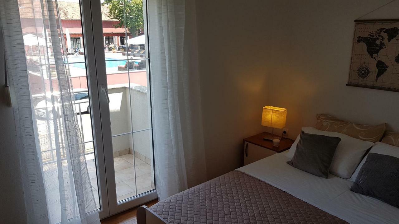 Apartments Luna Sveti Filip i Jakov Eksteriør bilde