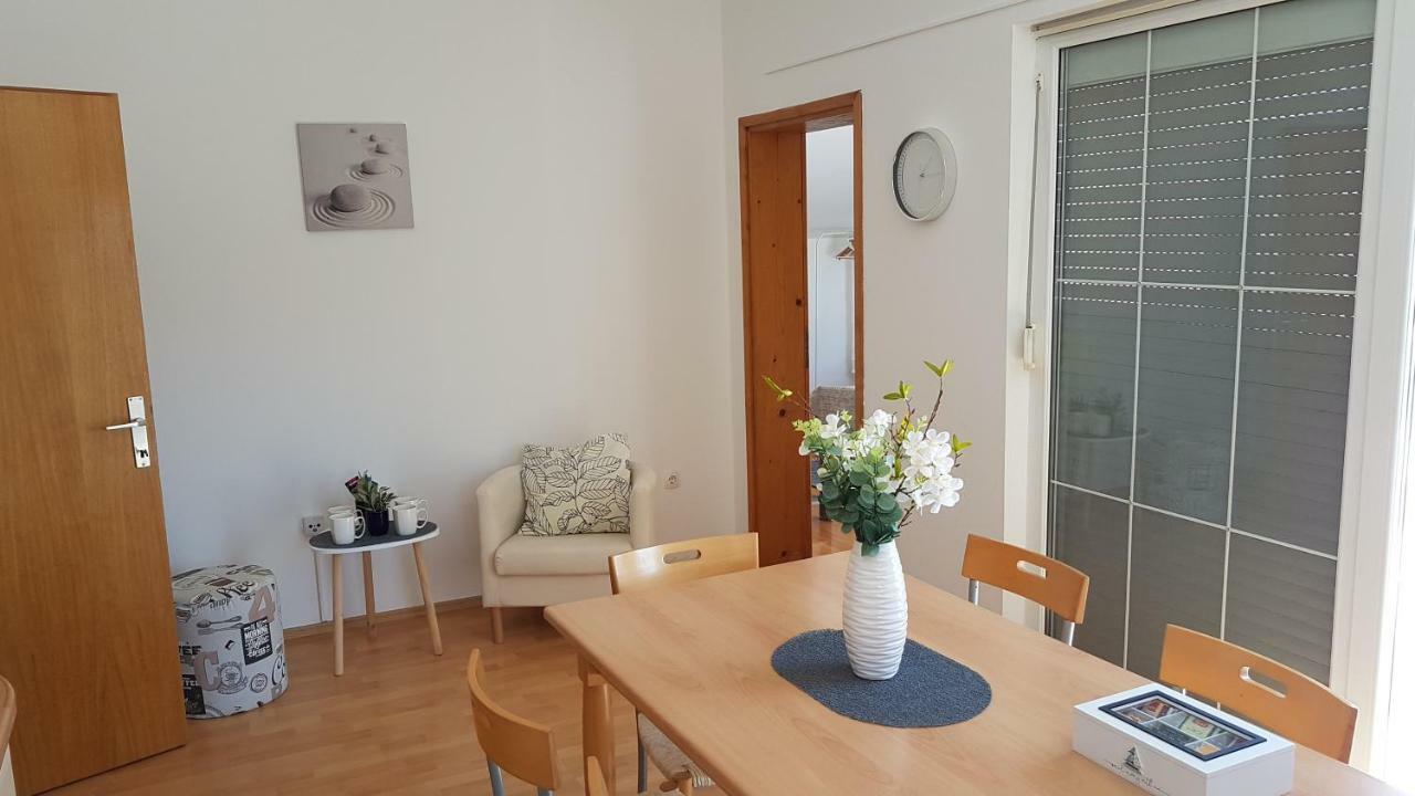 Apartments Luna Sveti Filip i Jakov Eksteriør bilde