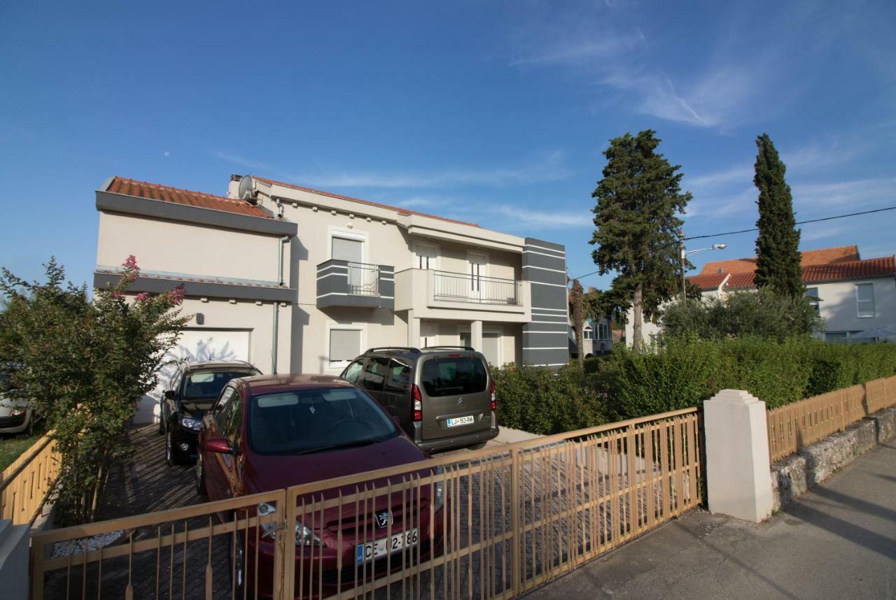Apartments Luna Sveti Filip i Jakov Eksteriør bilde