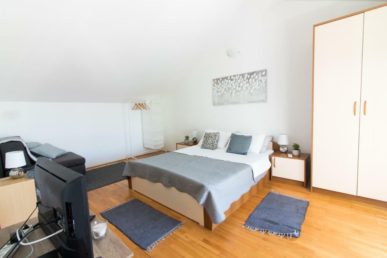 Apartments Luna Sveti Filip i Jakov Eksteriør bilde