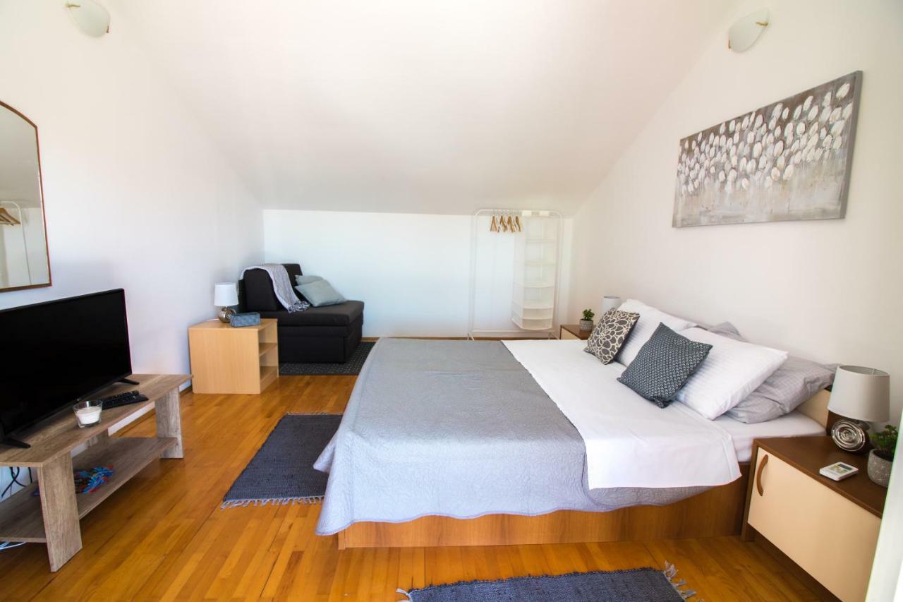 Apartments Luna Sveti Filip i Jakov Eksteriør bilde